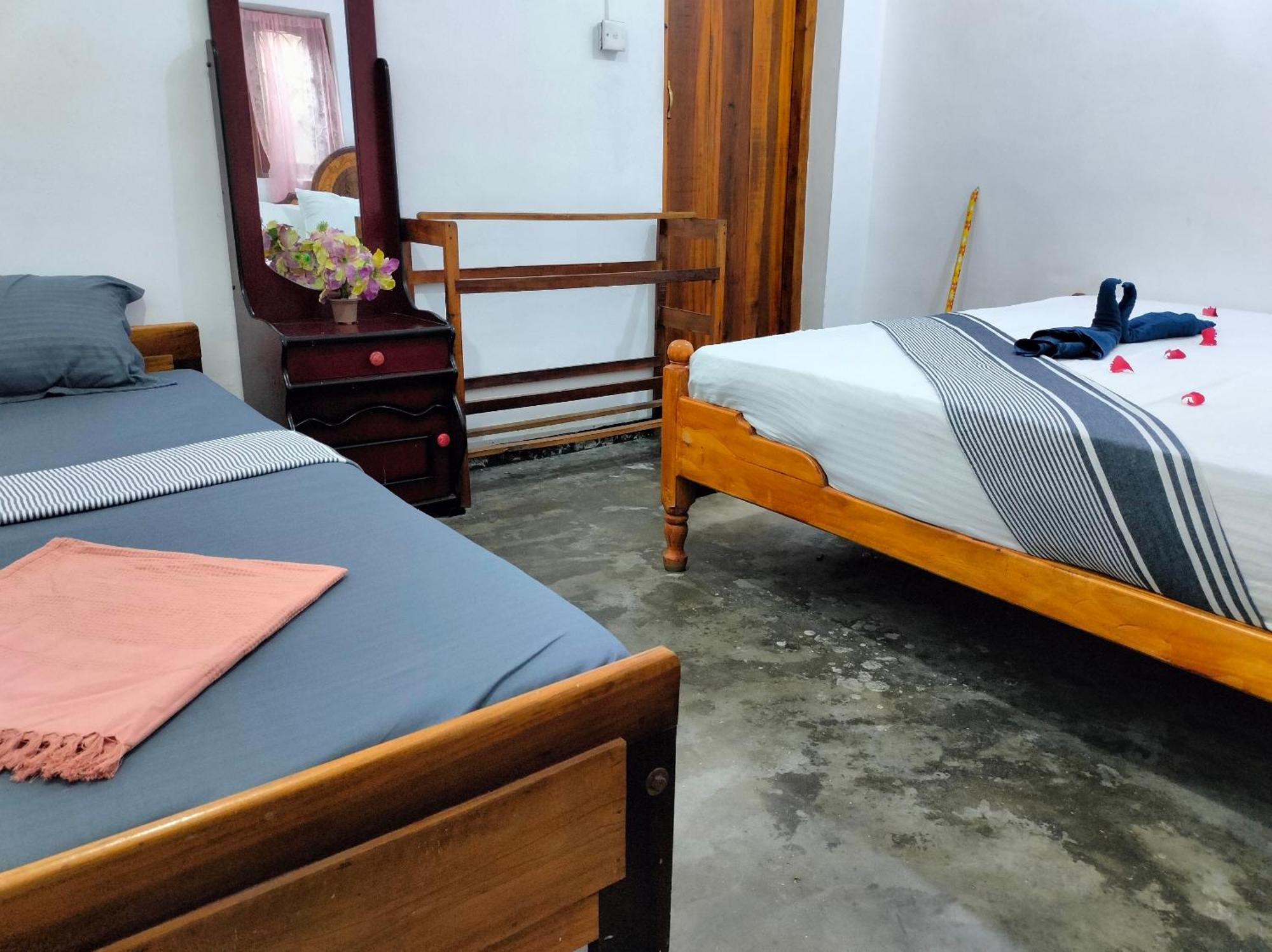 Costels Arugambay Hostel Arugam Bay Room photo
