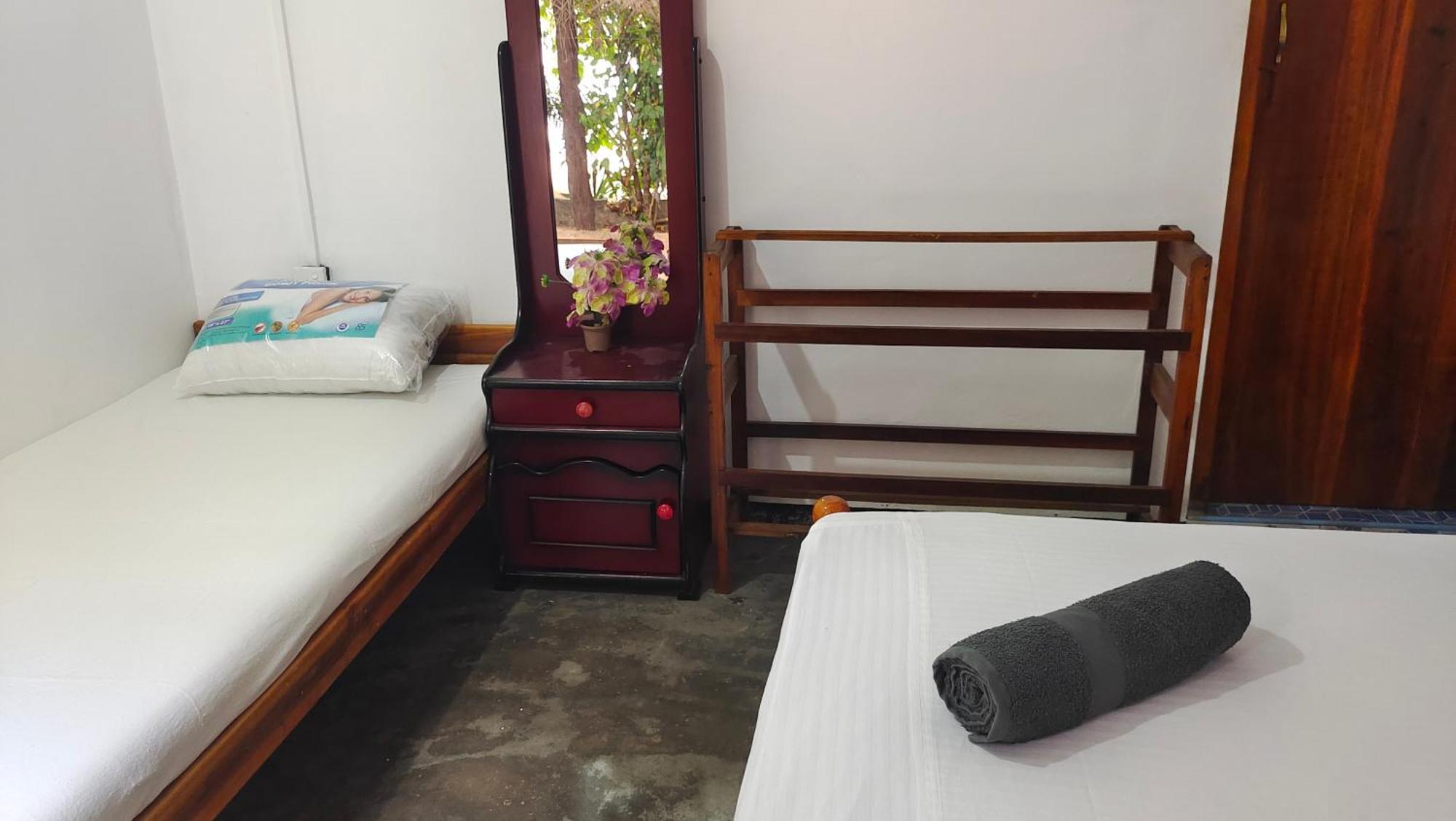 Costels Arugambay Hostel Arugam Bay Room photo